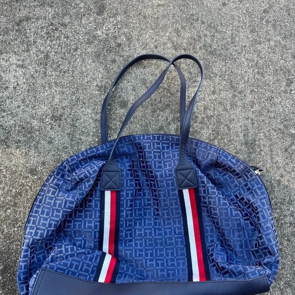 Tommy Hilfiger Blue and Red Duffel Bag with Sporty Design